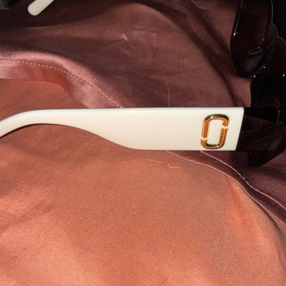 Marc Jacobs Sleek Black Sunglasses - Picture 9 of 11